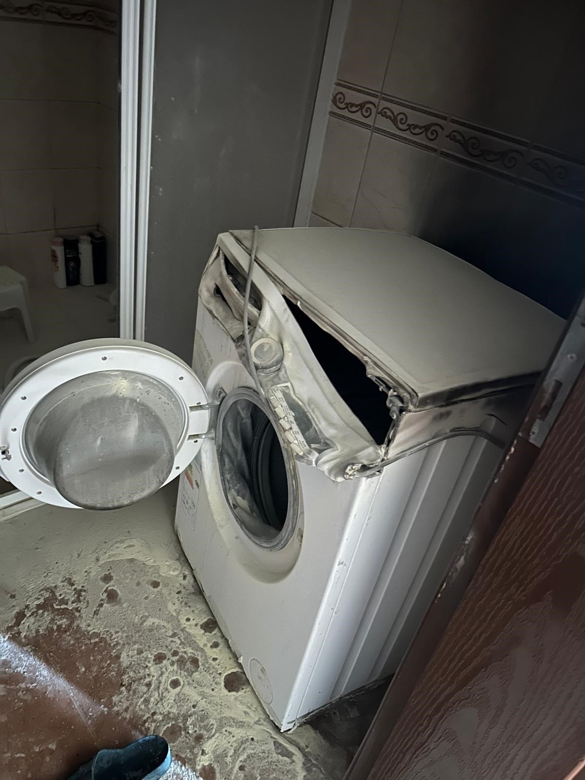 Komşu'da çamaşır makinası evi yakıyordu