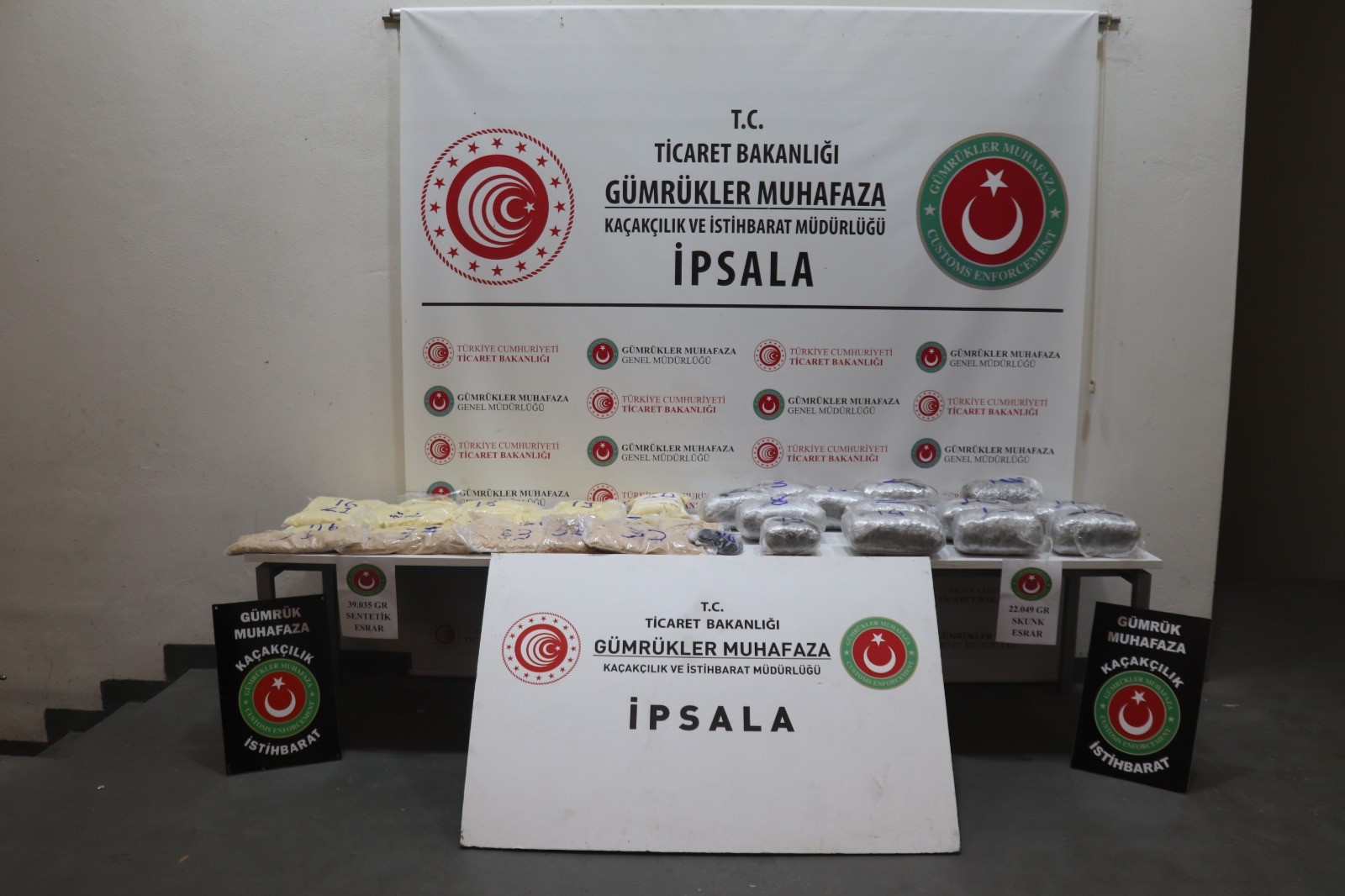 Ticaret Bakanlığı gümrük muhafaza ekipleri 182 kilogram uyuşturucuya el koydu