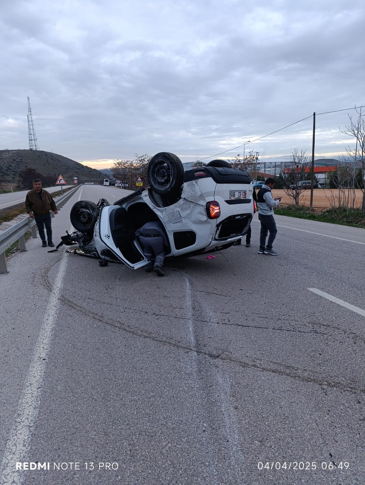 Ankara'da Kontrolden Çıkan Otomobil Takla Attı: 3 Yaralı