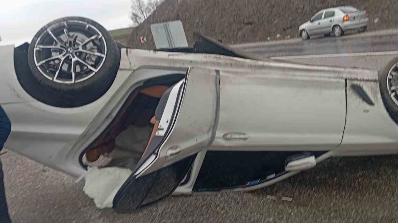 Yozgat’ta lüks otomobil takla attı: 3 yaralı
