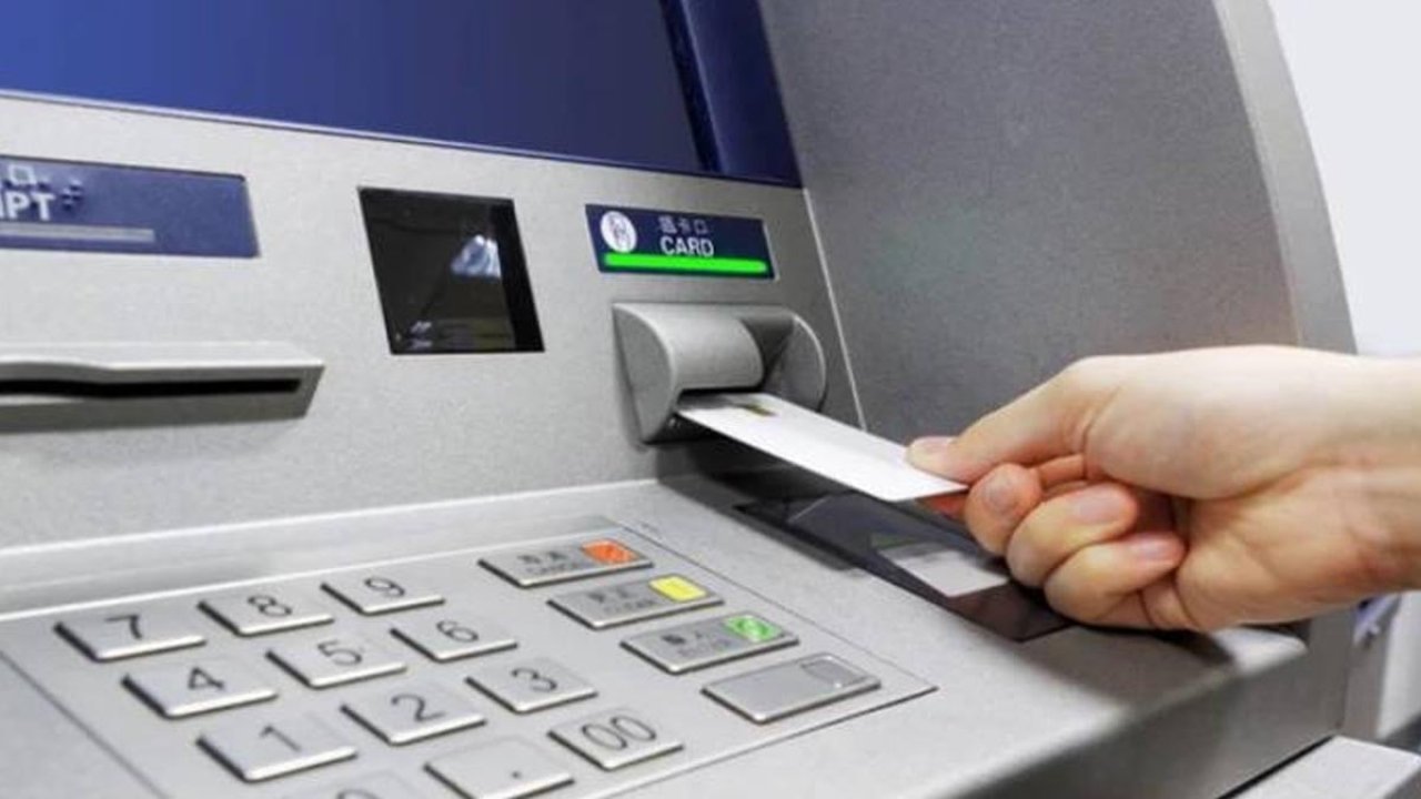 ATM Mağduriyeti: Vatandaş 2 Bin Lira Çekti, ATM 1300 Lira Verdi