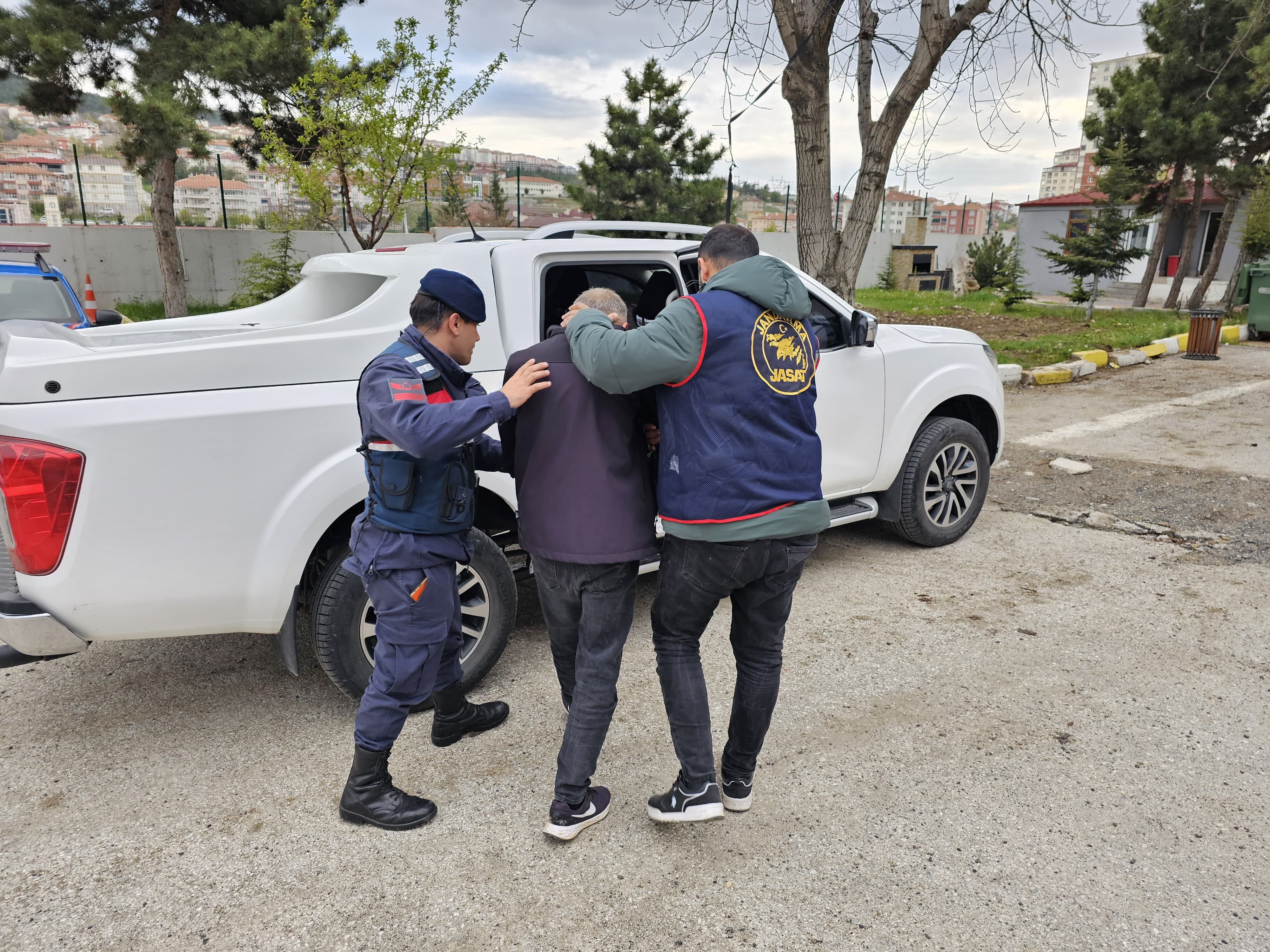Yozgat'ta Çatıda Saklanan Firari Hükümlü Termal Drone ile Yakalandı