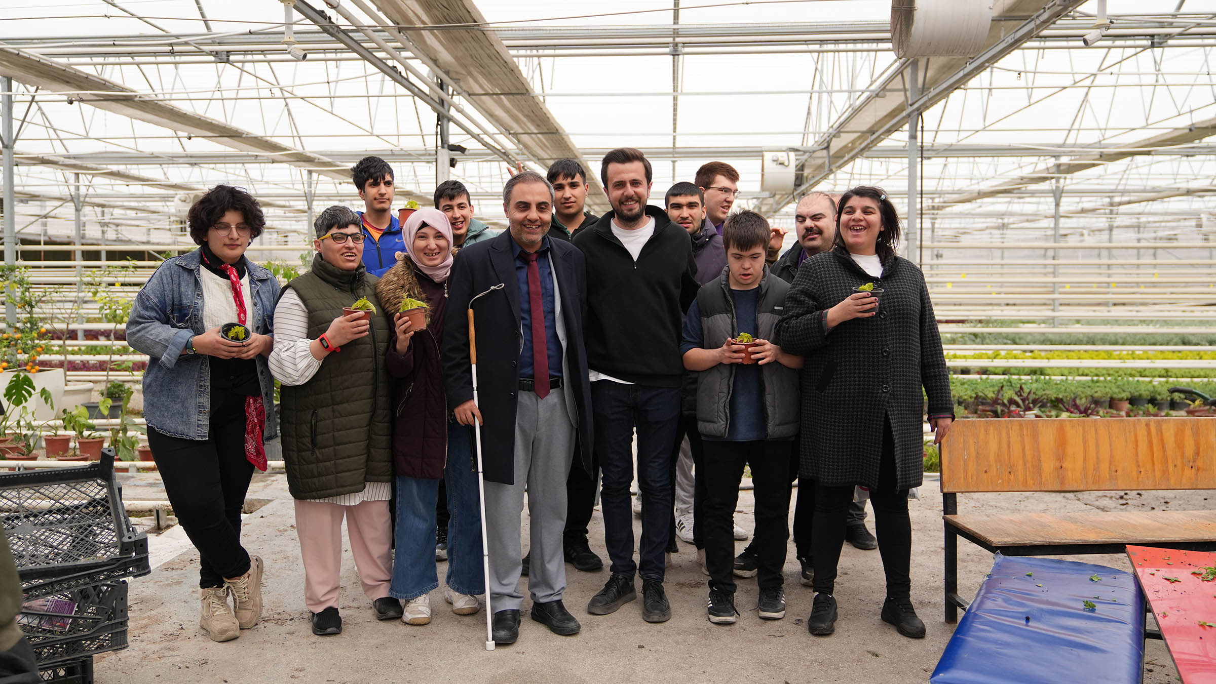 Seranın Özel Konukları Çiçek Dikti