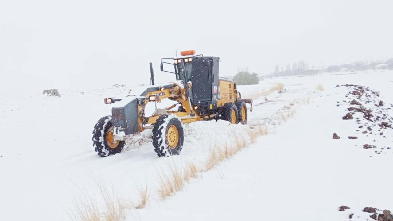 Yozgat’ta Nisan Karı Sonrası Kar Temizleme Çalışmaları Başladı!