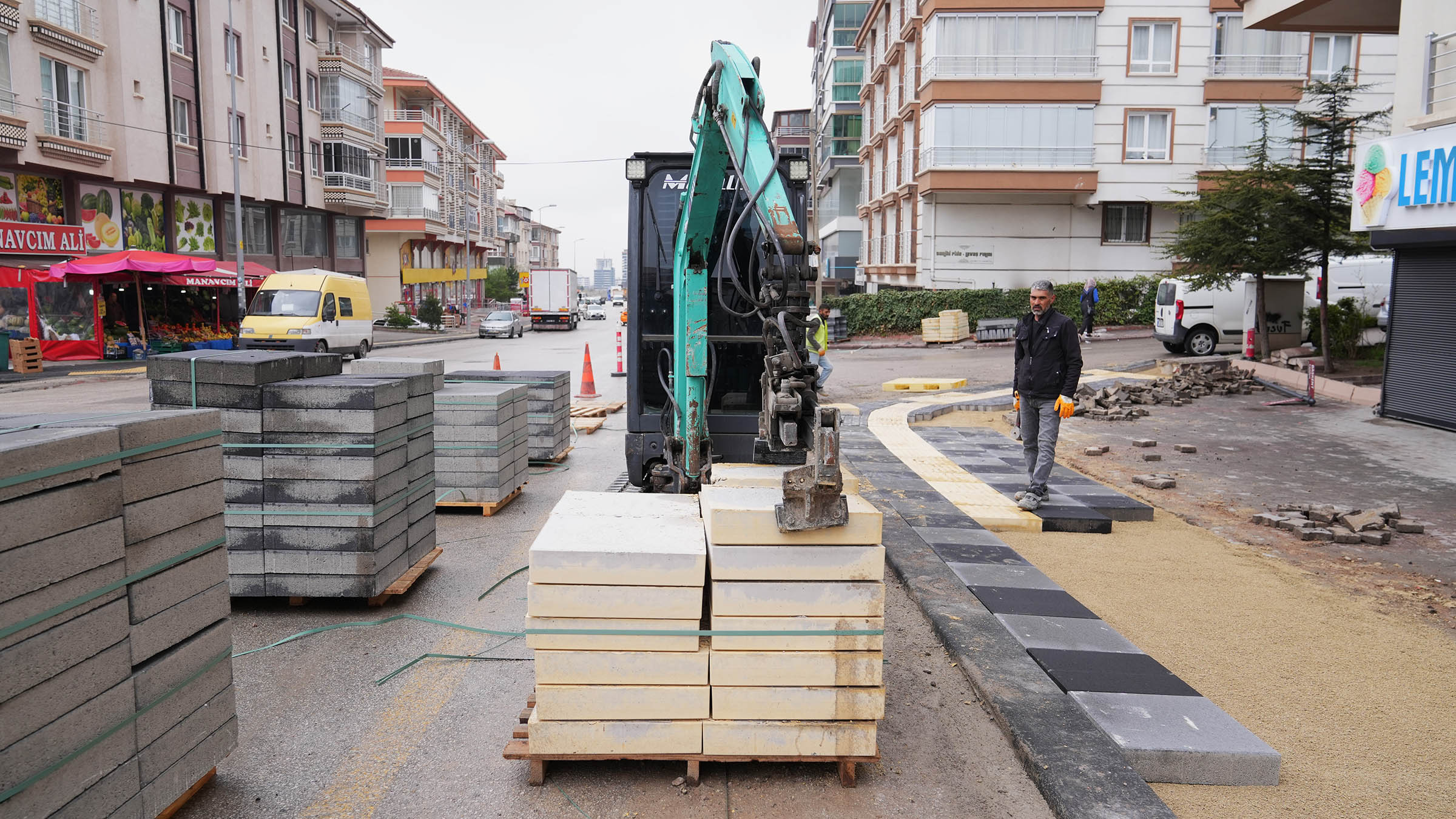 Keçiören'in kaldırımları yenileniyor