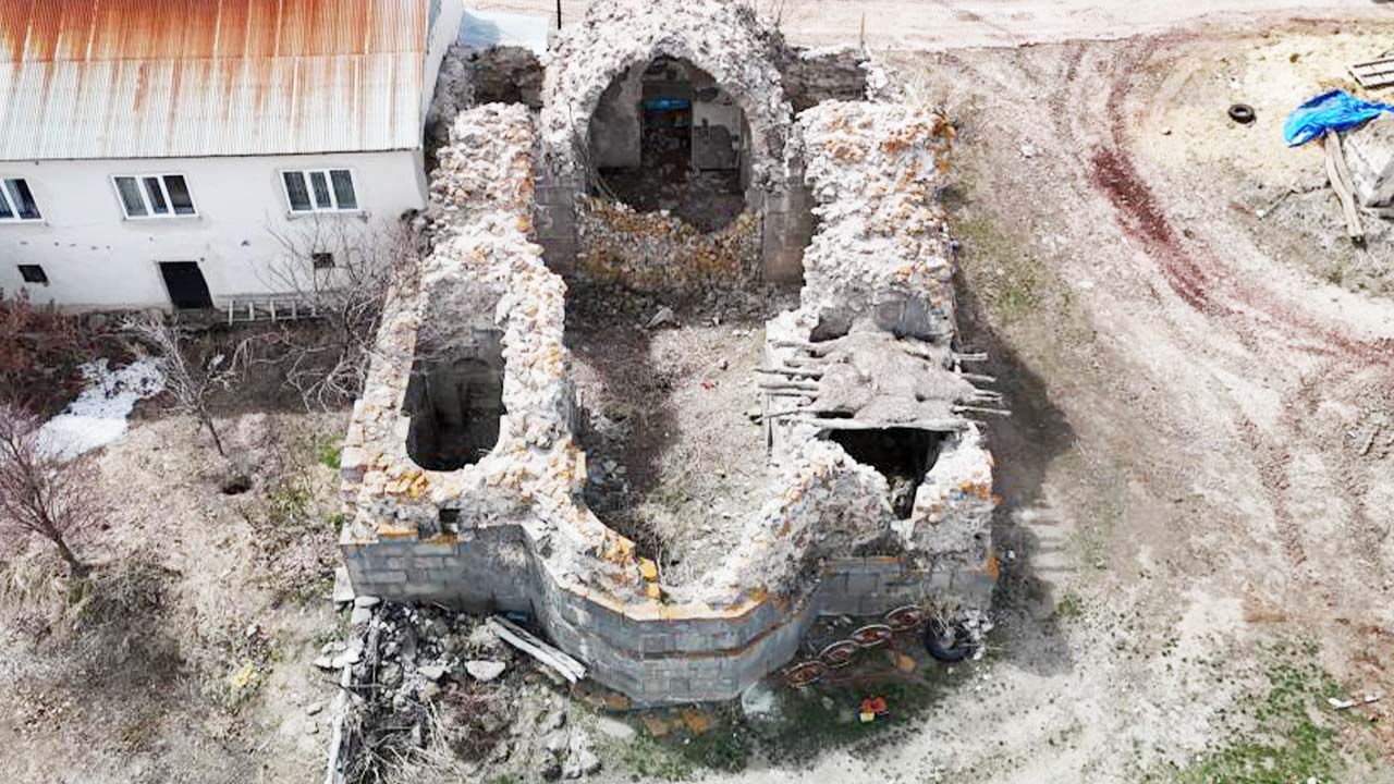 Definecilerin Talan Ettiği Mancılık Kilisesi Restore Edilmeyi Bekliyor!