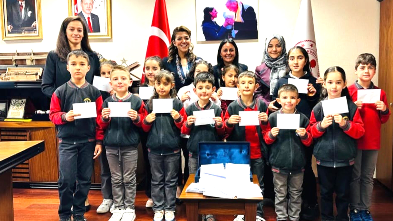Minik Öğrencilerden Polislere Duygu Dolu Mektup