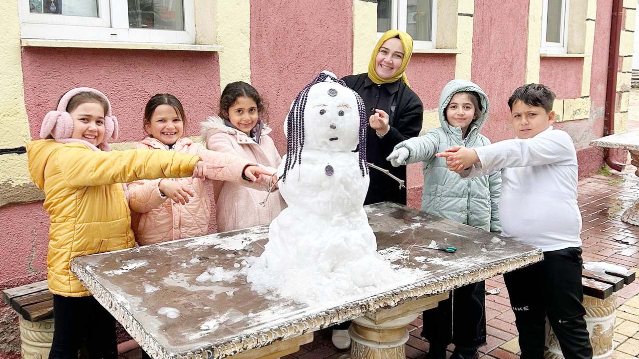 Yozgat'ın Kardan Kraliçesi: Takıları Ametistten!