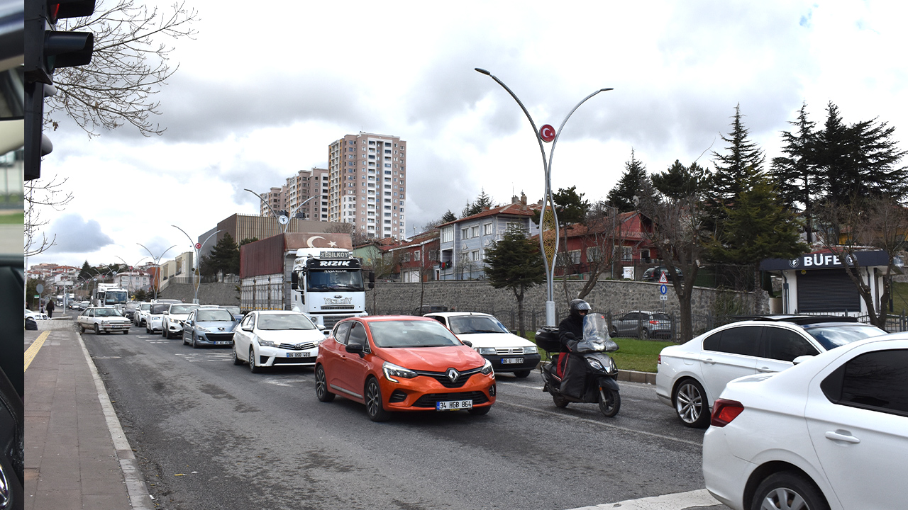 Bayram Dönüşleri Başladı: Yollarda Yoğunluk Artıyor