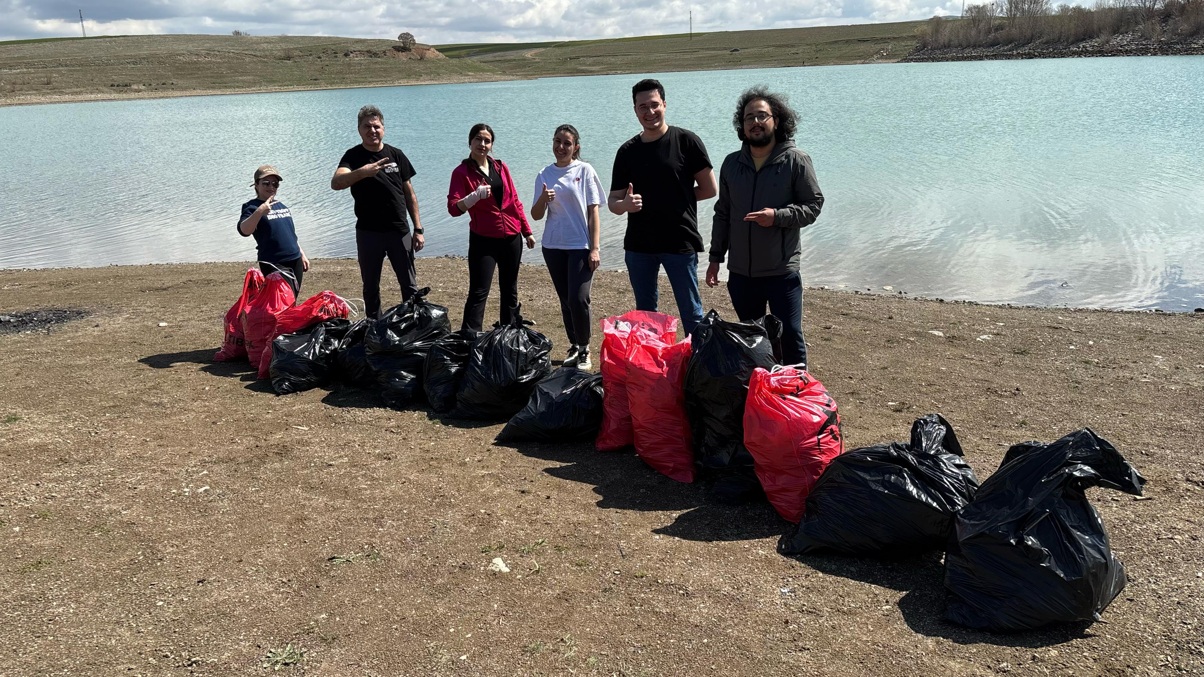 Yozgat Bozok Üniversitesi Trekking Grubu’ndan Topçu Göleti’nde Çevre Temizliği Etkinliği