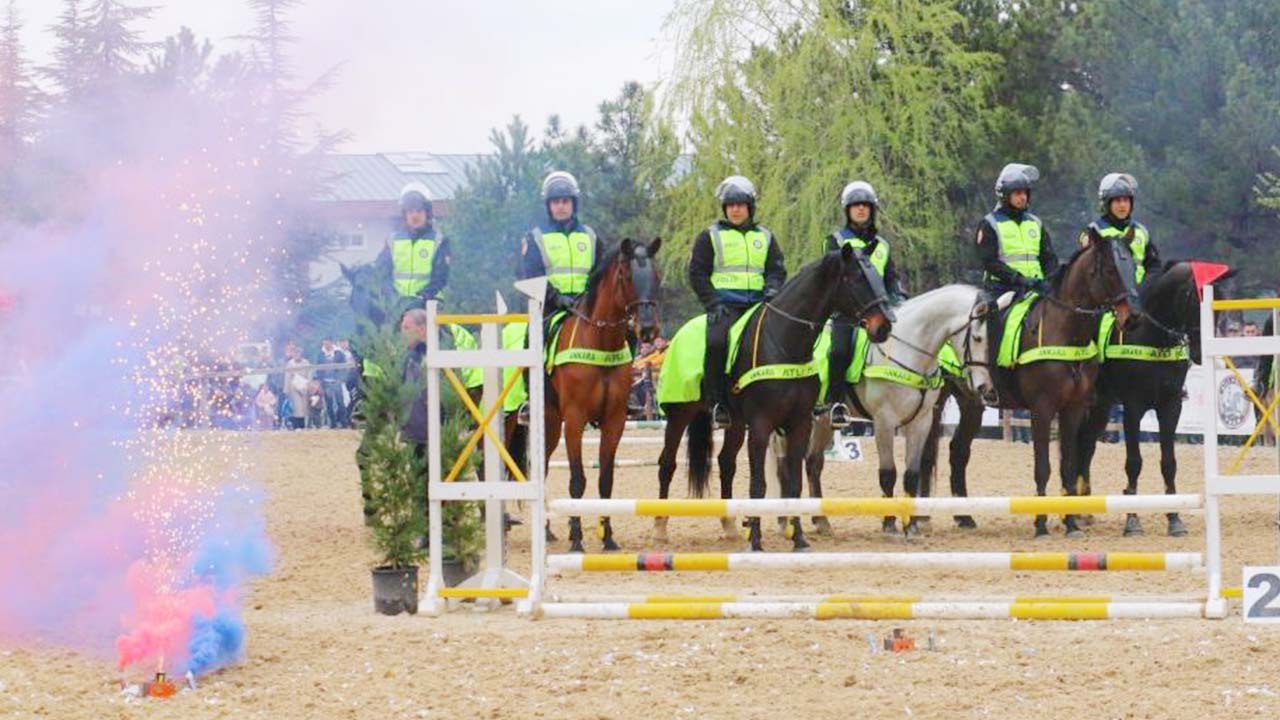Ankara'da Polis Memurları Engelleri Aşarken Görsel Şölen Yaşandı!