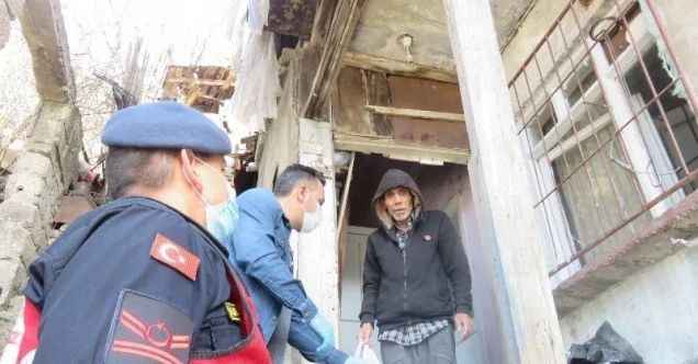 Karabük ve ilçelerinde yaşlıların ihtiyaçlarını ekipler karşılıyor