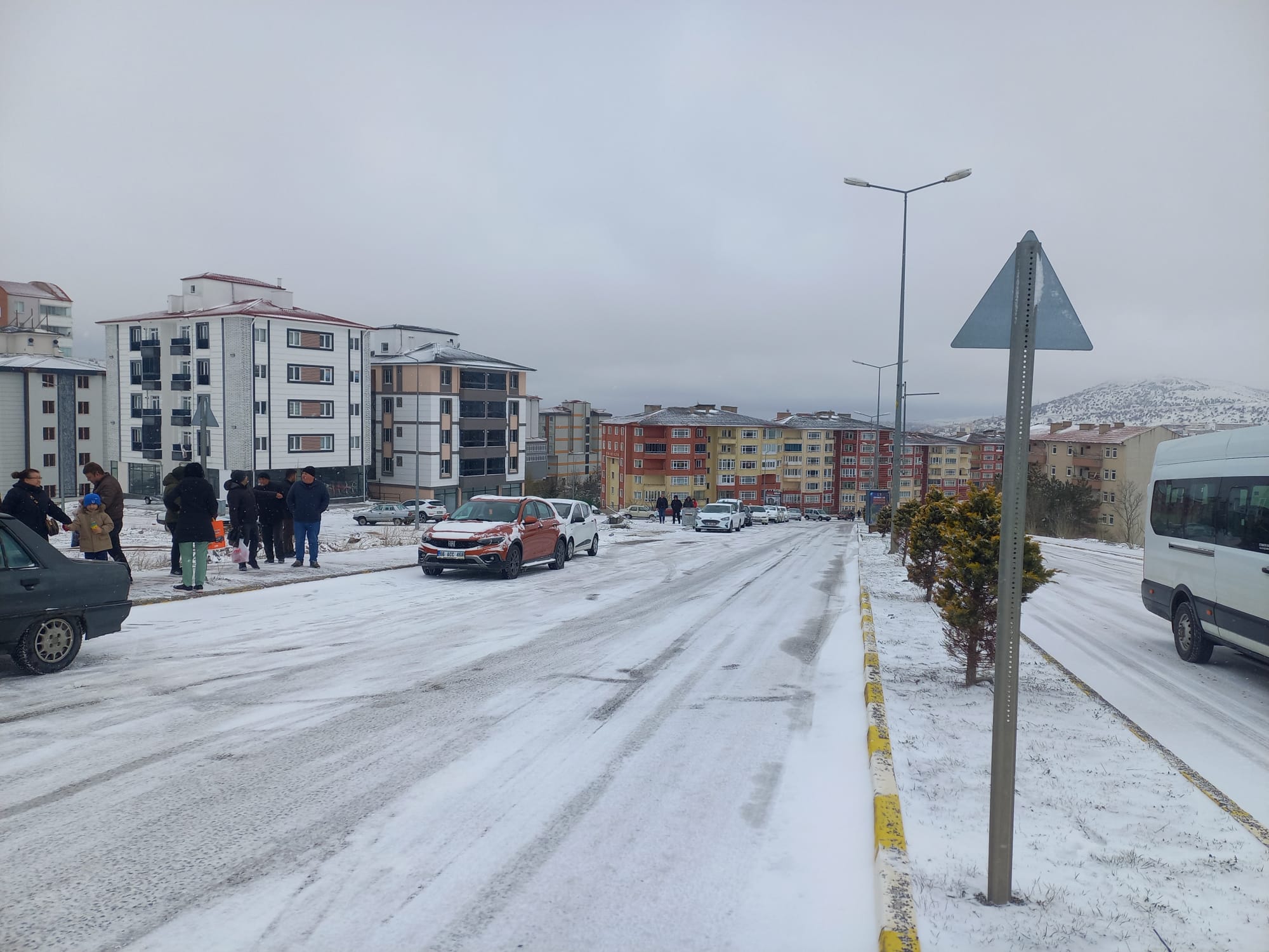 Yozgat’ta Kar Yağışı Sonrası Buzlanma Trafiği Felç Etti