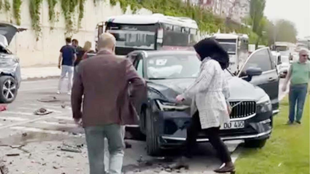 Yozgat’ta Adliye Kavşağı Önünde Zincirleme Kaza! 6 Araç Birbirine Girdi!