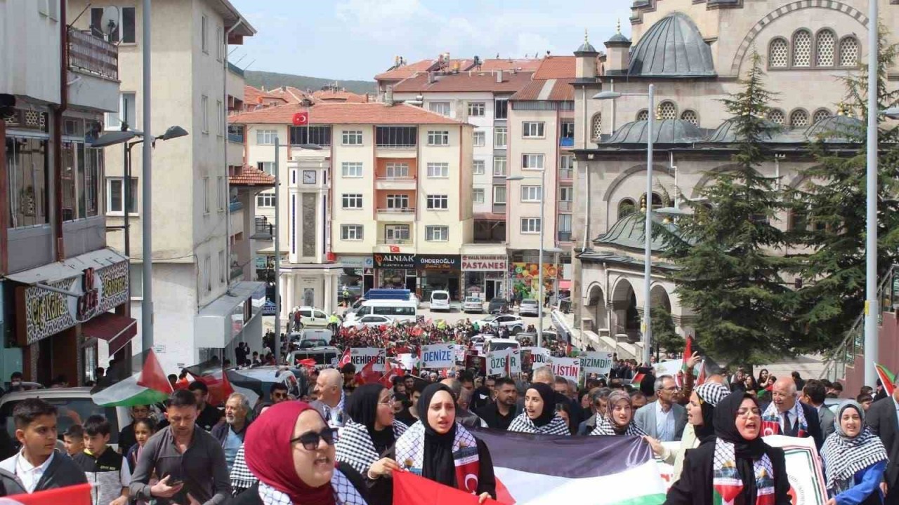 Akdağmadeni’nde Filistin’e destek yürüyüşü düzenlendi