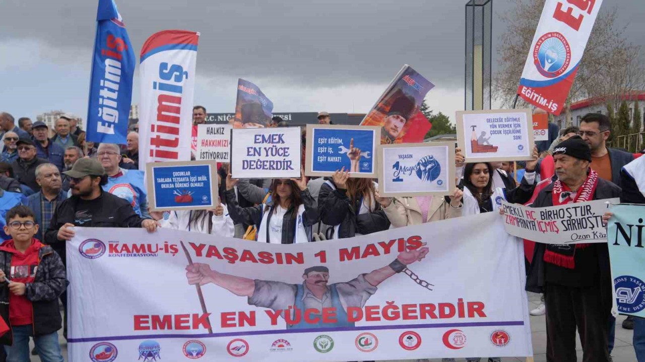 Niğde’de 1 Mayıs’ı halaylar çekerek kutladılar