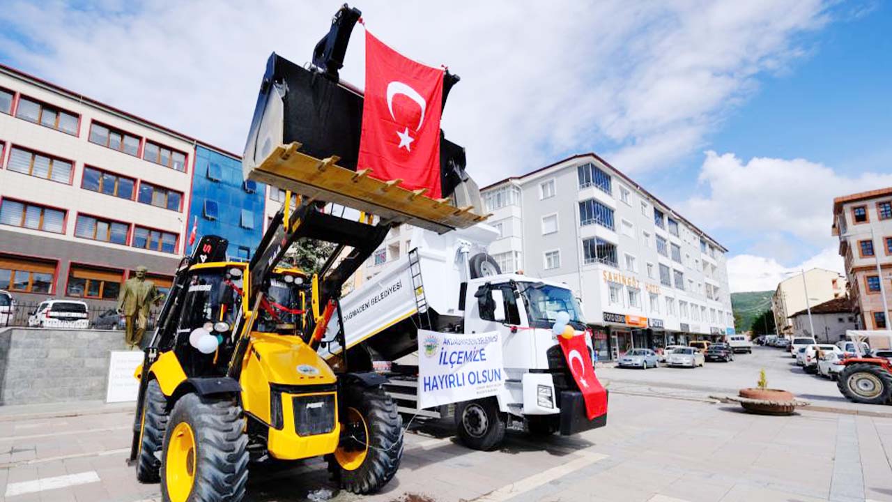 Akdağmadeni Belediyesi’nden Dev Yatırım: 11 Milyon TL’lik Araç Takviyesi!