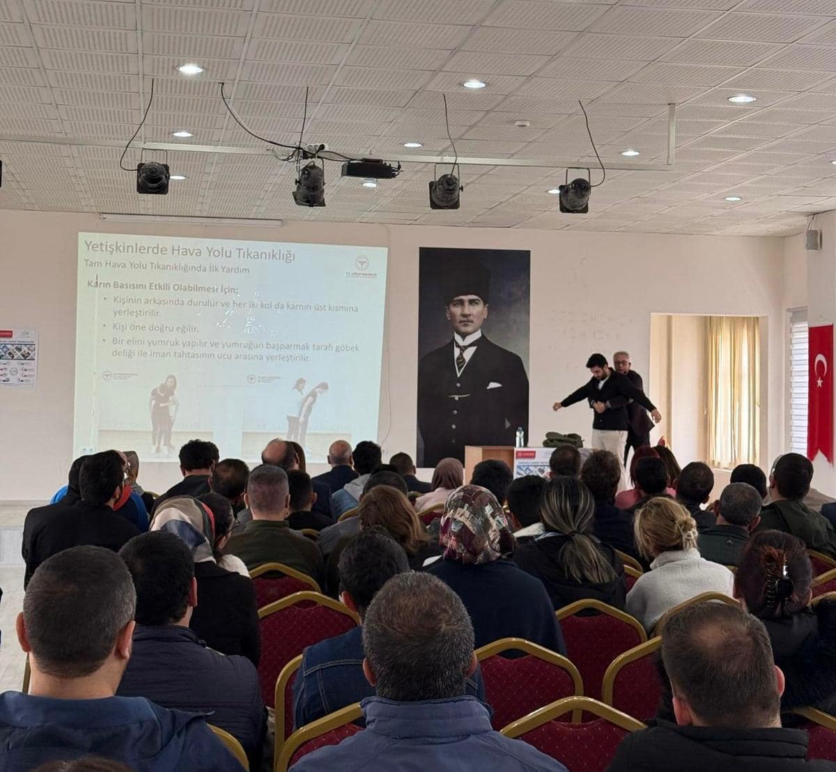 Bala’da Kamu Personeline Heimlich Manevrası Eğitimi