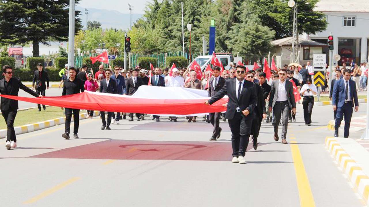 Komşuda Vefa Yürüyüşü! Yüzlerce Öğrenci Katıldı!