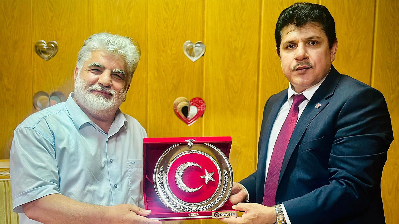 Yozgatlı sendika genel başkanı yine yaptı yapacağını. Din görevlilerinden tam not aldı!