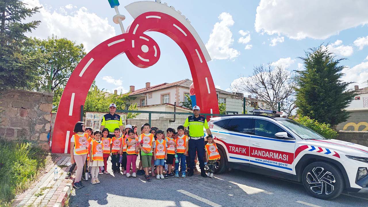 Yozgat’ta Miniklere Trafik Güvenliği Eğitimi: Geleceğin Sürücüleri Yetişiyor!