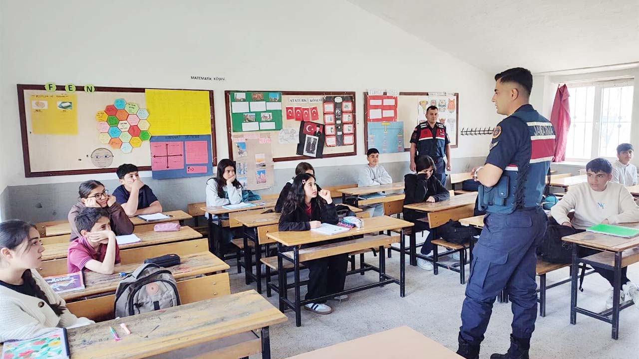 Yozgat’ta Jandarmadan Örnek Çalışma! Miniklere Kene Farkındalığı Sağlandı!