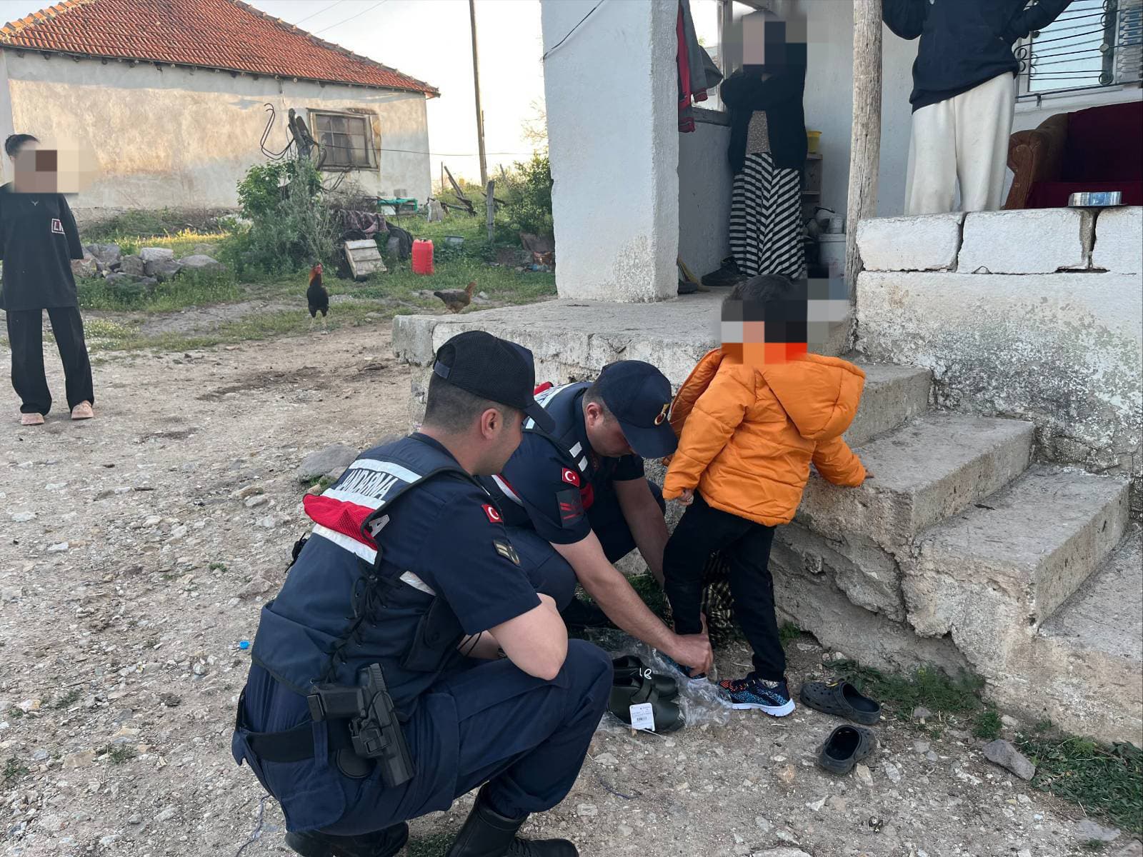 Yozgat İl Jandarması İhtiyaç Sahibi Çocukları Sevindirdi