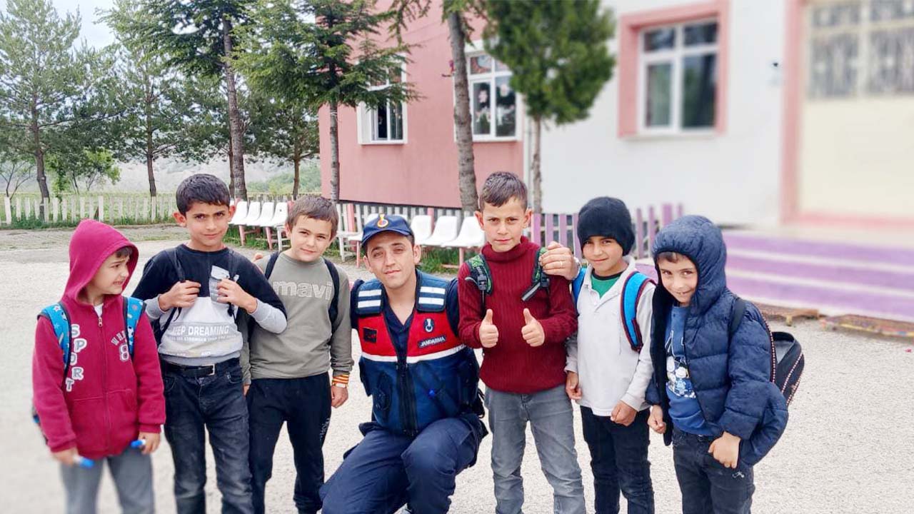 Yozgatlı Minik Öğrenciler İçin Güvenlik Alarmı! Jandarma Teyakkuzda