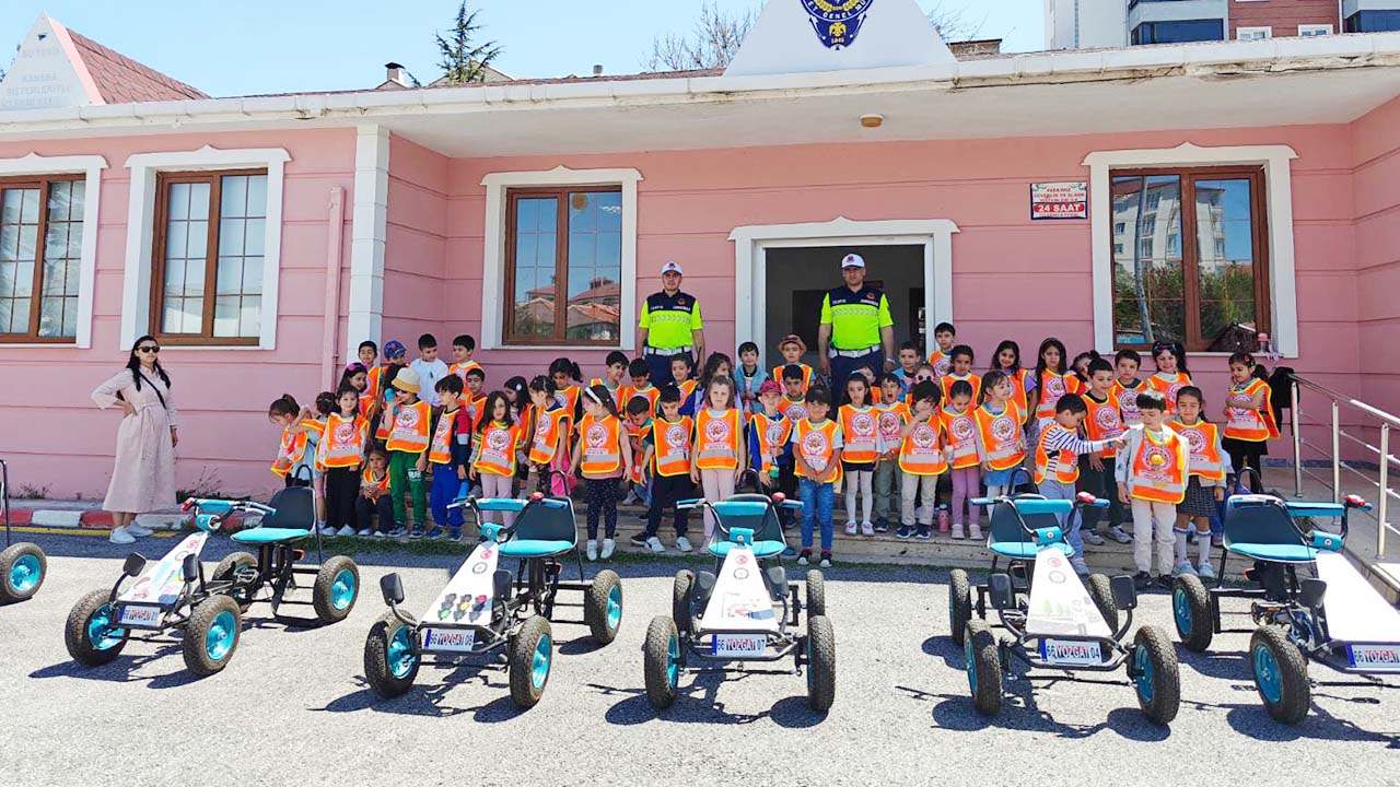 Yozgat’ta Jandarma Trafik Timlerinden Miniklere Uygulamalı Eğitim