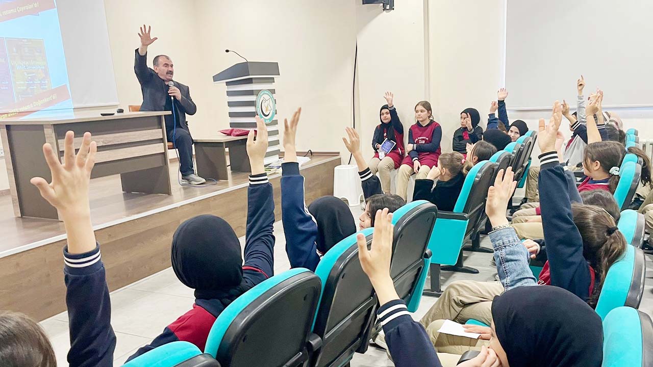 Gençlere İlham Veren Buluşma! YOBÜ Öğretim Üyesi Böyükata’dan Söyleşi