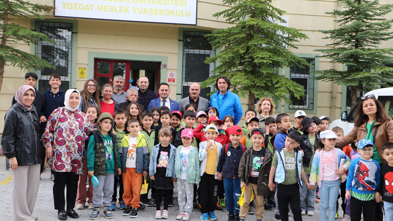 Yozgat'ta Doğanın Dostları Minikler Fidan Dikti