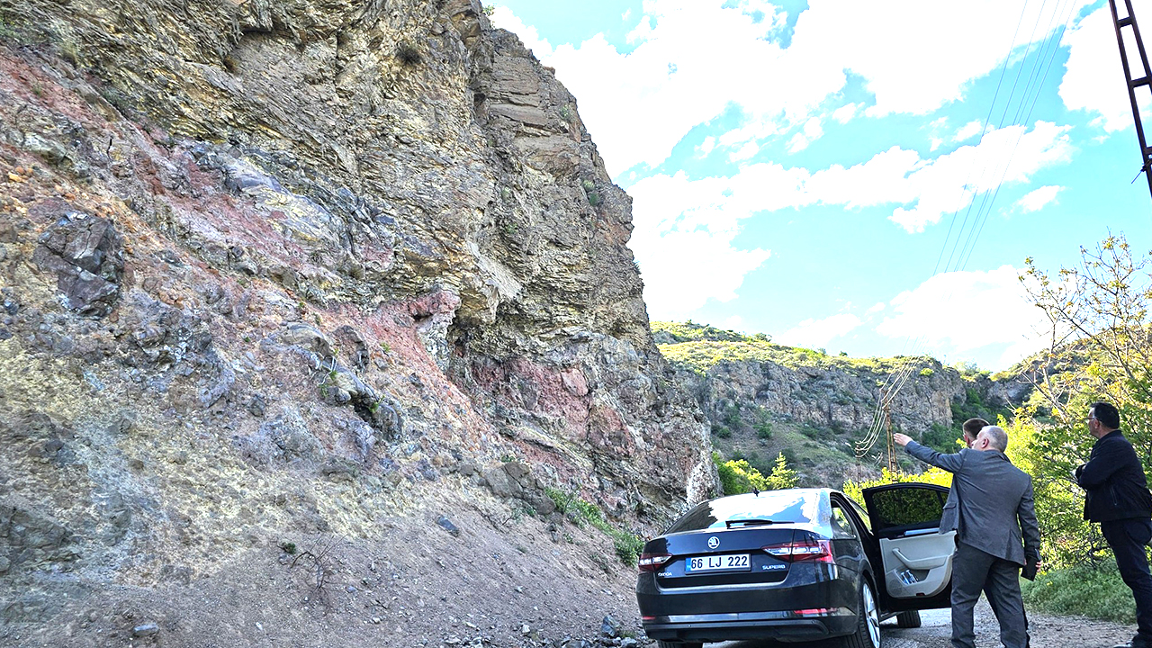 Yozgat'ta Tehlike Oluşturan Kayalar İçin Müdahale Başlıyor
