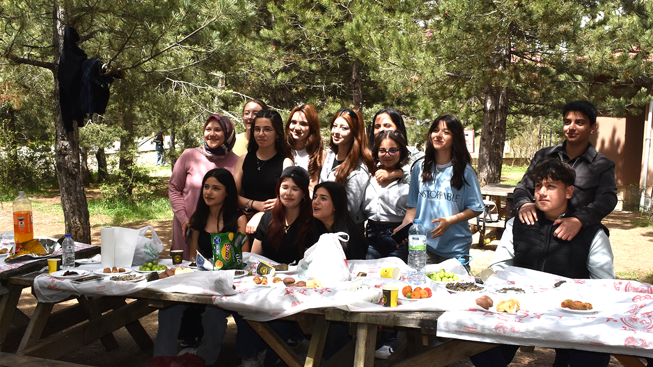 Çamlık Milli Parkı Piknikçilerin Akınına Uğradı