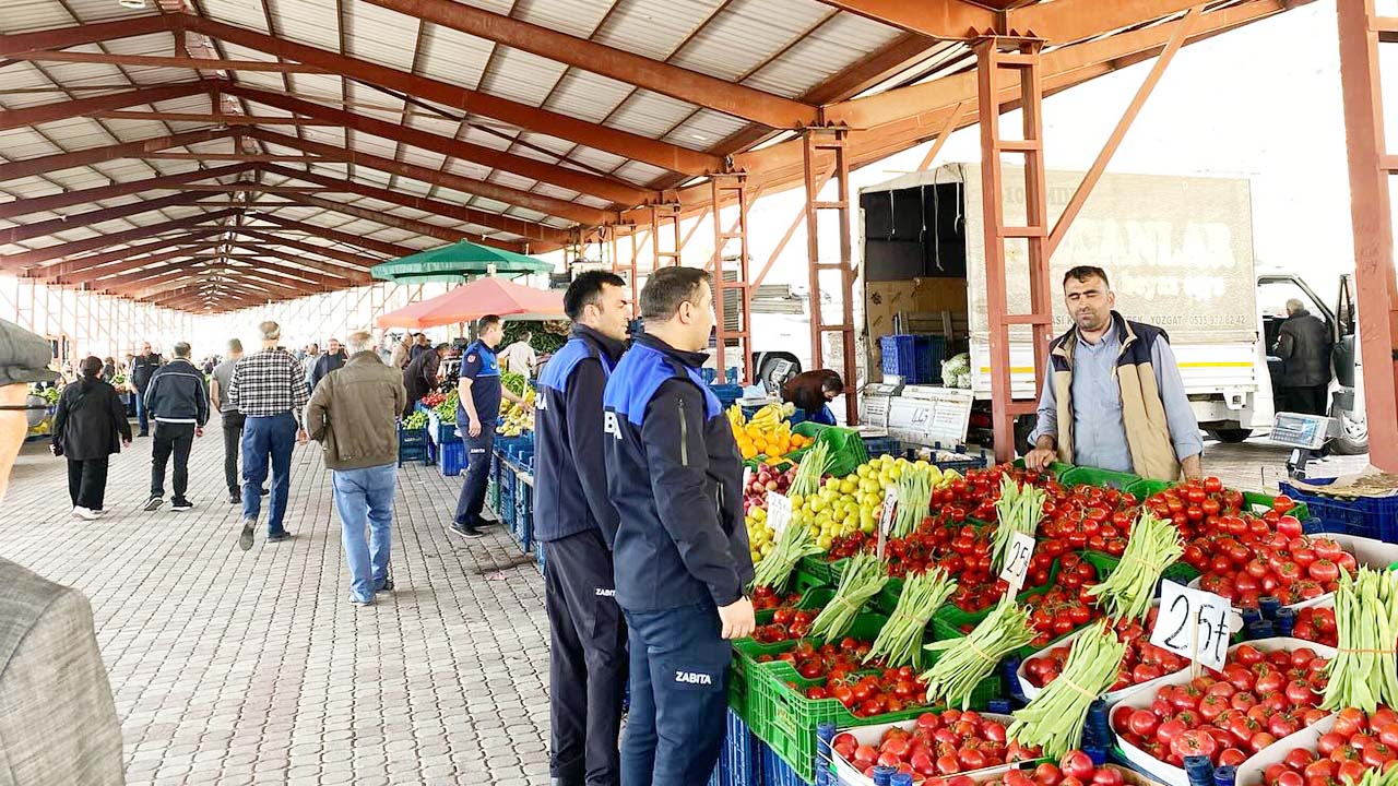 Şefaatli’de Zabıta Ekiplerinden Pazar Yerine Yakın Takip!