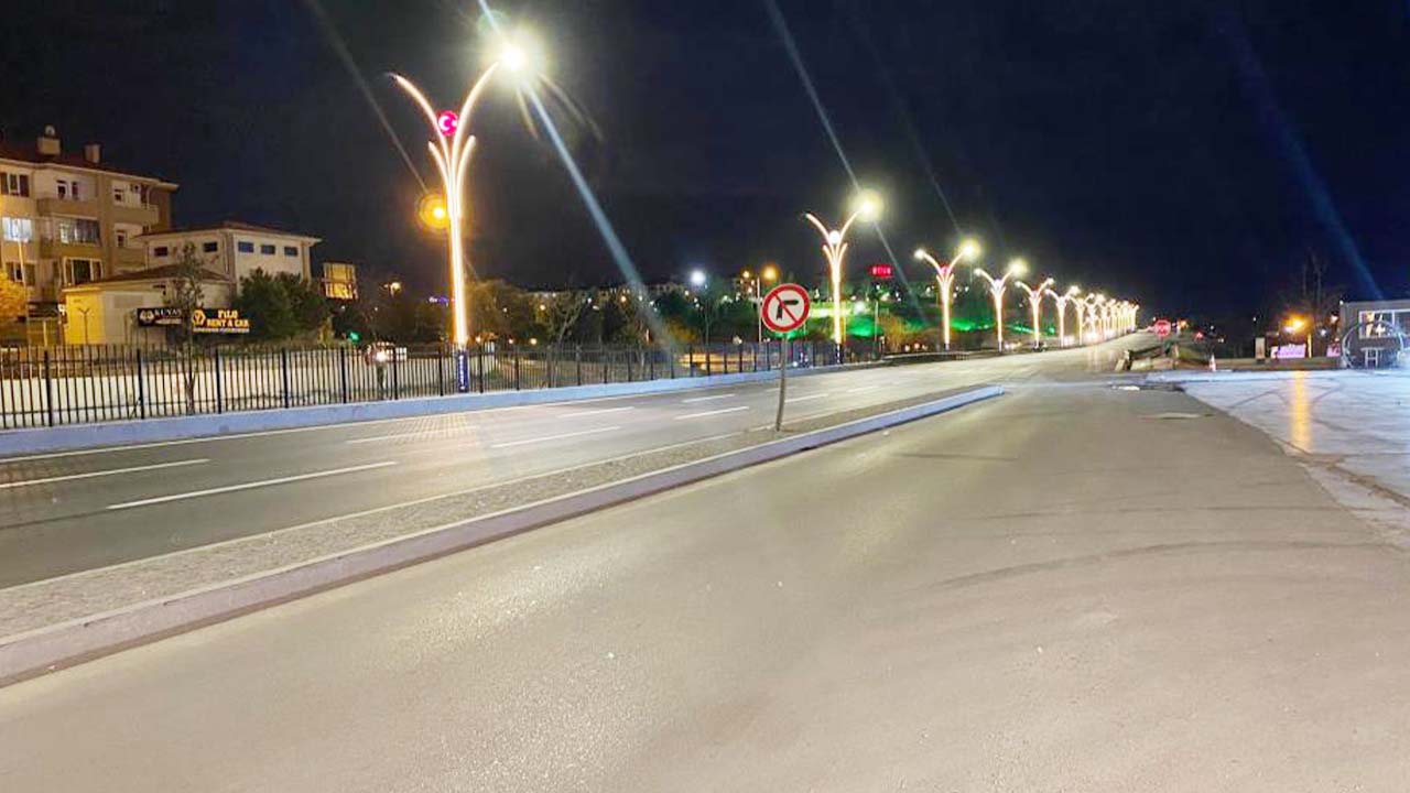 Trafik Levhası Can Aldı: Motosiklet Kazasında 2 Kişi Hayatını Kaybetti!