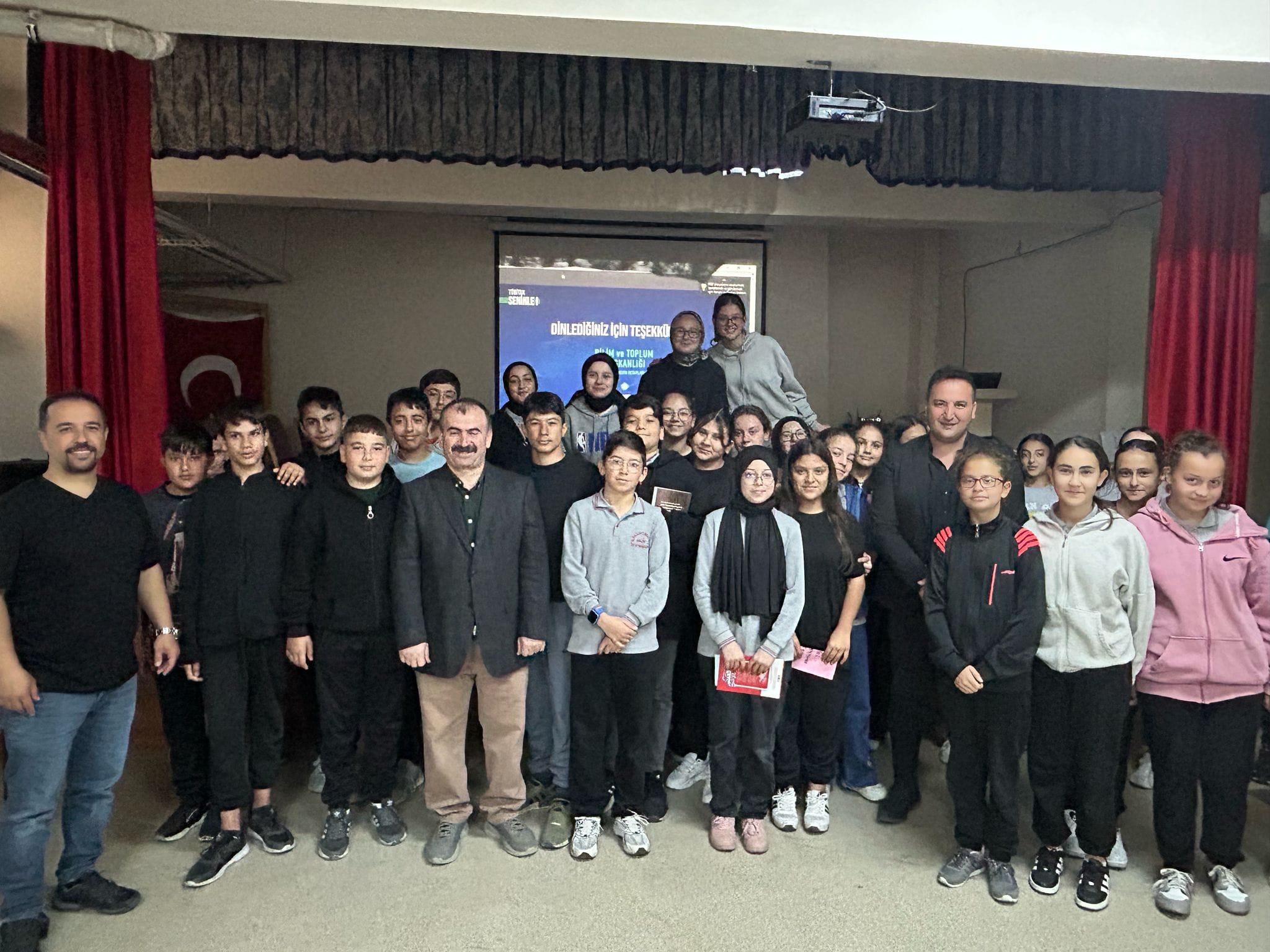 TÜBİTAK Bilim Söyleşileri Kapsamında Atom ve Molekül Topakları Konuşuldu