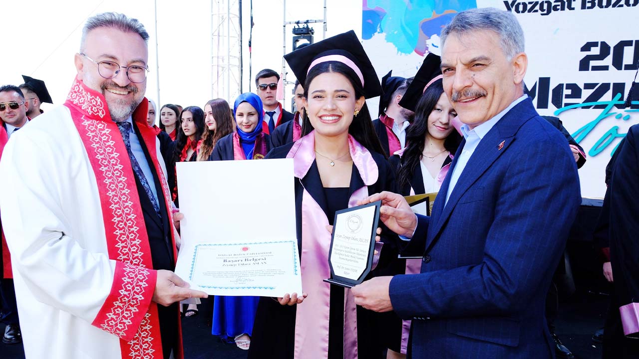 Yozgat Bozok Üniversitesi’nde Mezuniyet Heyecanı!