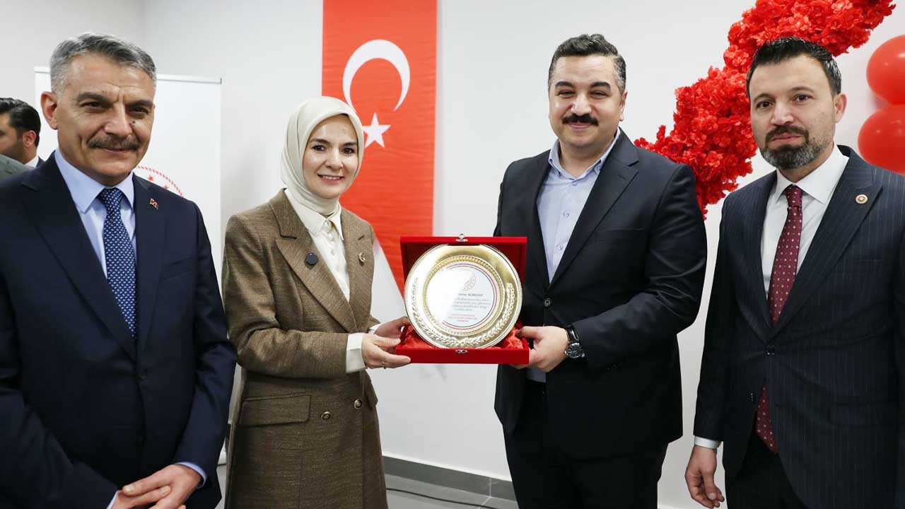 Yozgat’ta Gençlerin Evliliğine Destek Veren Diş Hekimi Barış Açıkgöz’e Bakanlık Teşekkürü