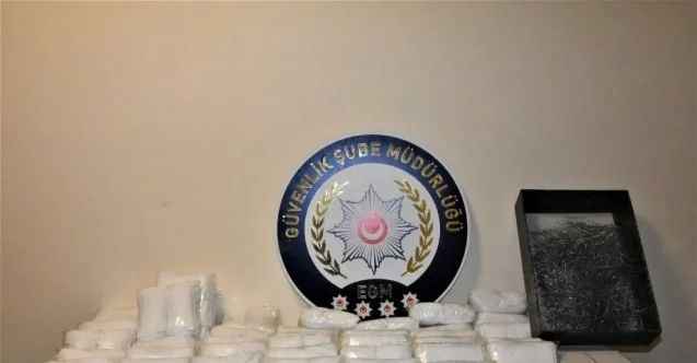 Antalya’da merdiven altı üretim 4 bin 900 maske ele geçirildi
