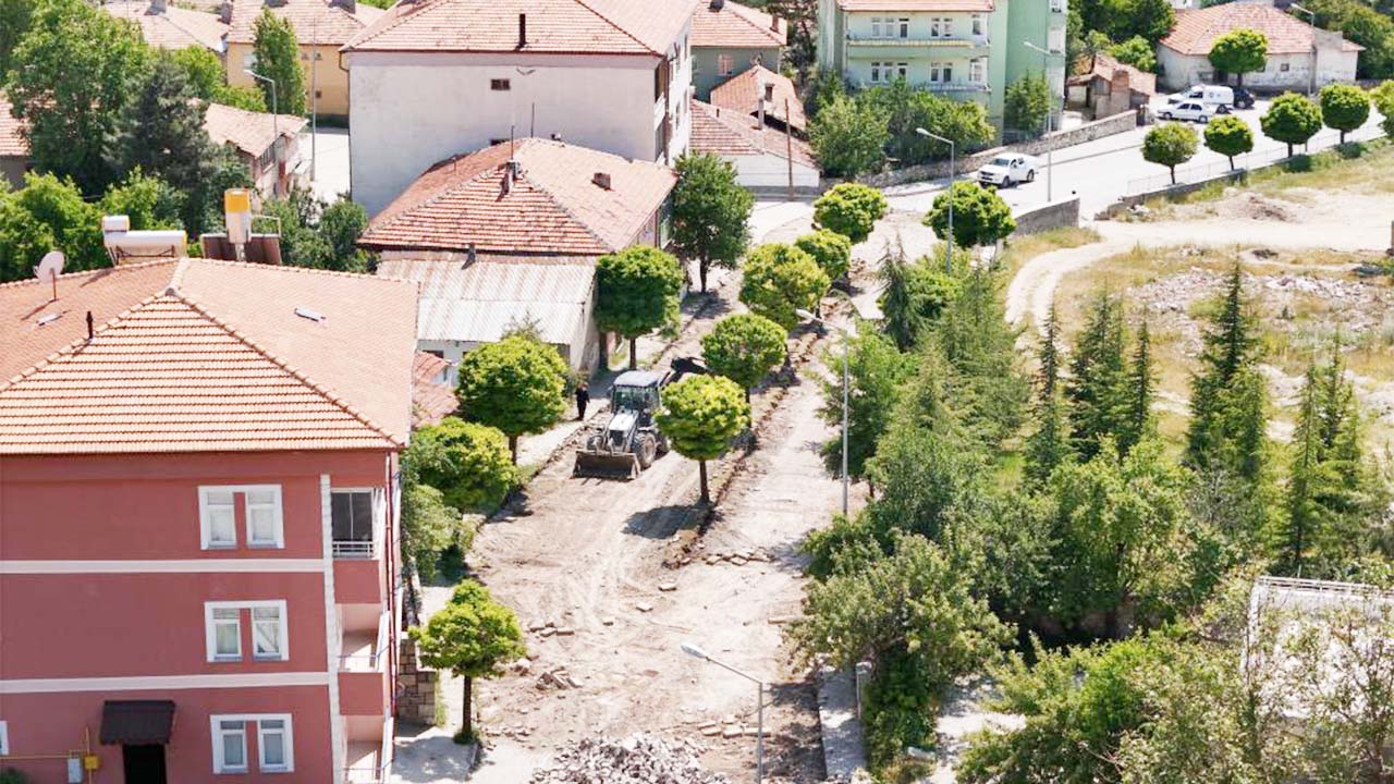 Yozgat’ta Sıcak Asfalt Çalışmaları Başladı! Belediye Başkanı Bilgi Verdi!