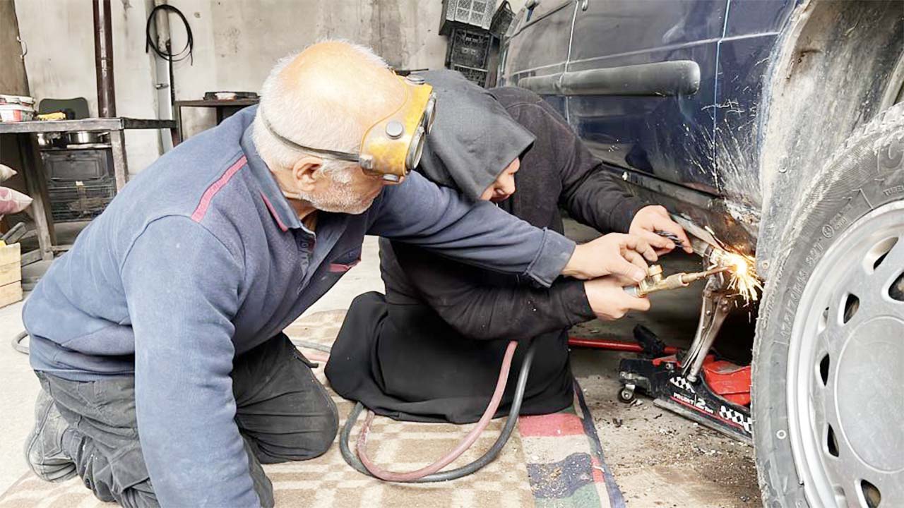 Yozgatlı Kırlangıç Çiftinden Örnek Hayat Hikayesi! Eşine 25 Yıldır Çıraklık Yapıyor!
