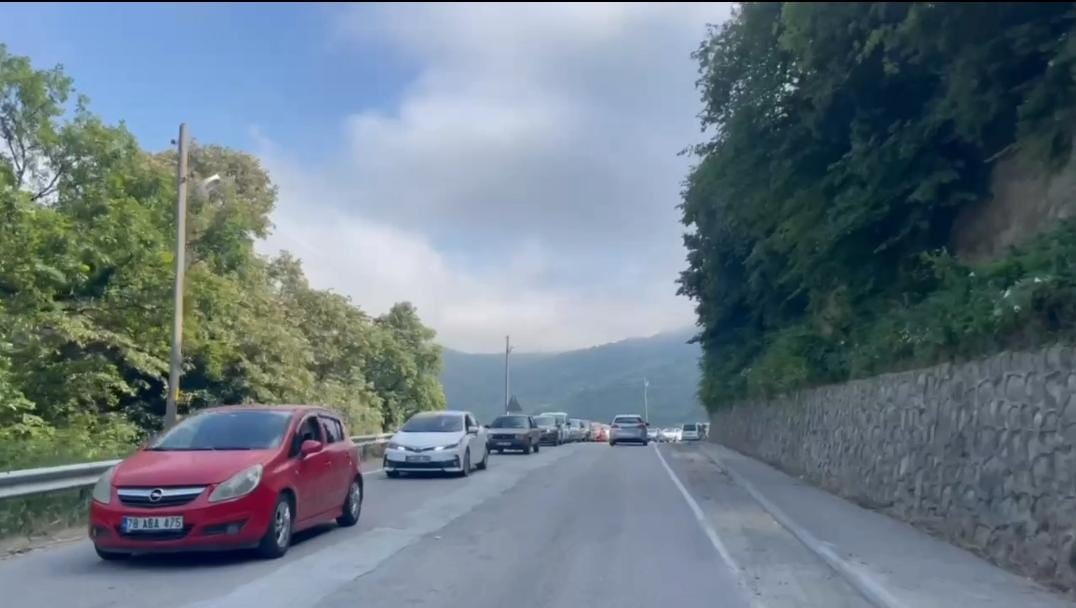 Kurban Bayramı Tatilinin Son Gününde Dönüş Yoğunluğu Yolları Doldurdu