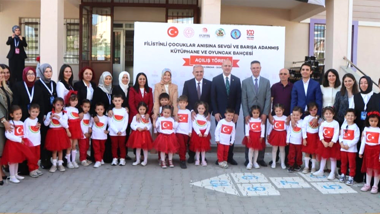 Sincan'da Filistinli Çocuklar İçin Anlamlı Kütüphane