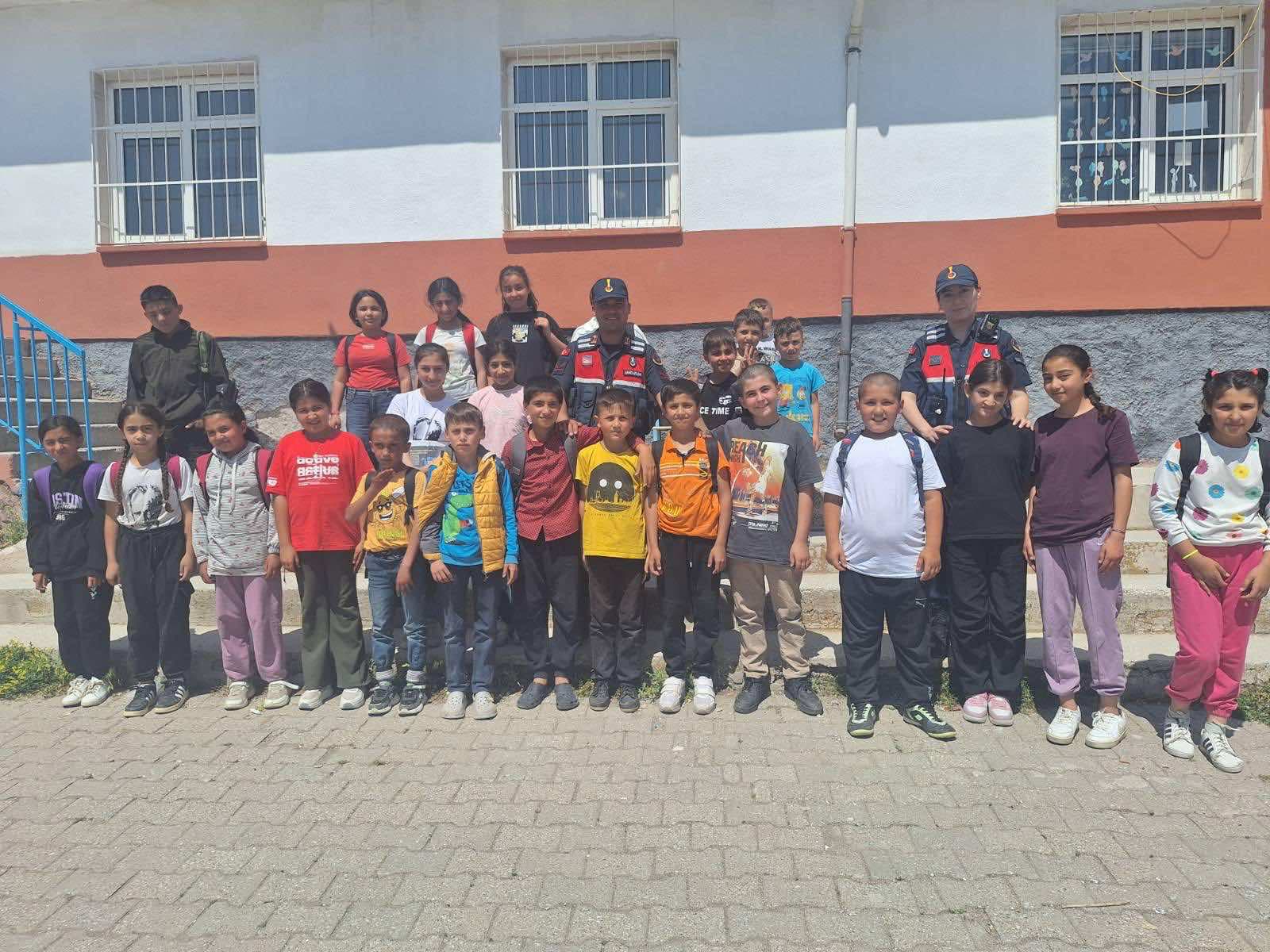 Yozgat’ta Jandarmadan Öğrencilerin Güvenliği İçin Huzur Uygulaması