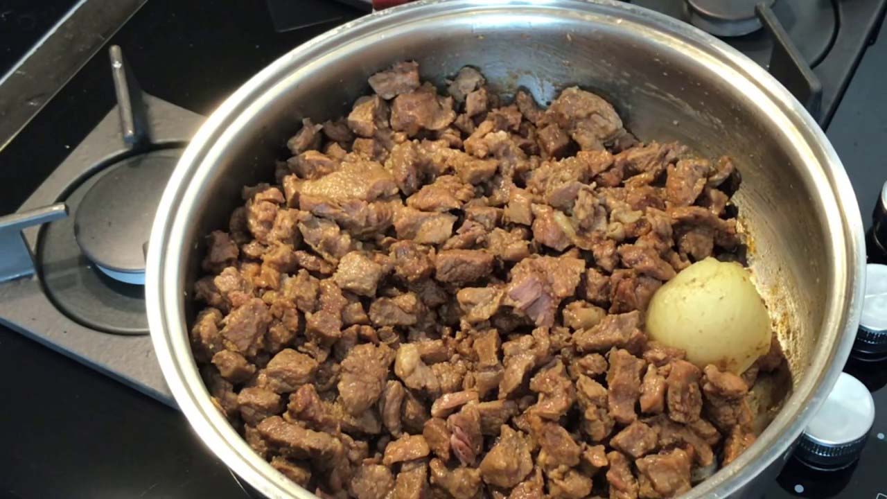 Dana Etinden Yumuşak Kavurma Nasıl Yapılır