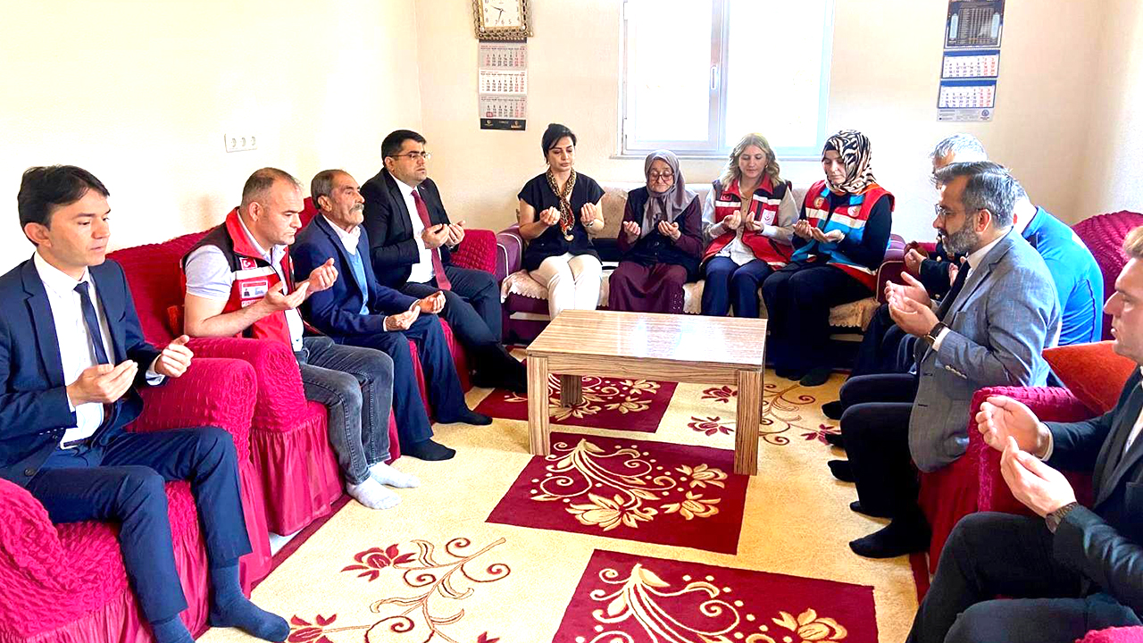 Akdağmadeni Kaymakamı Cafer Kaymakçı'dan şehit ailesine duygu dolu ziyaret