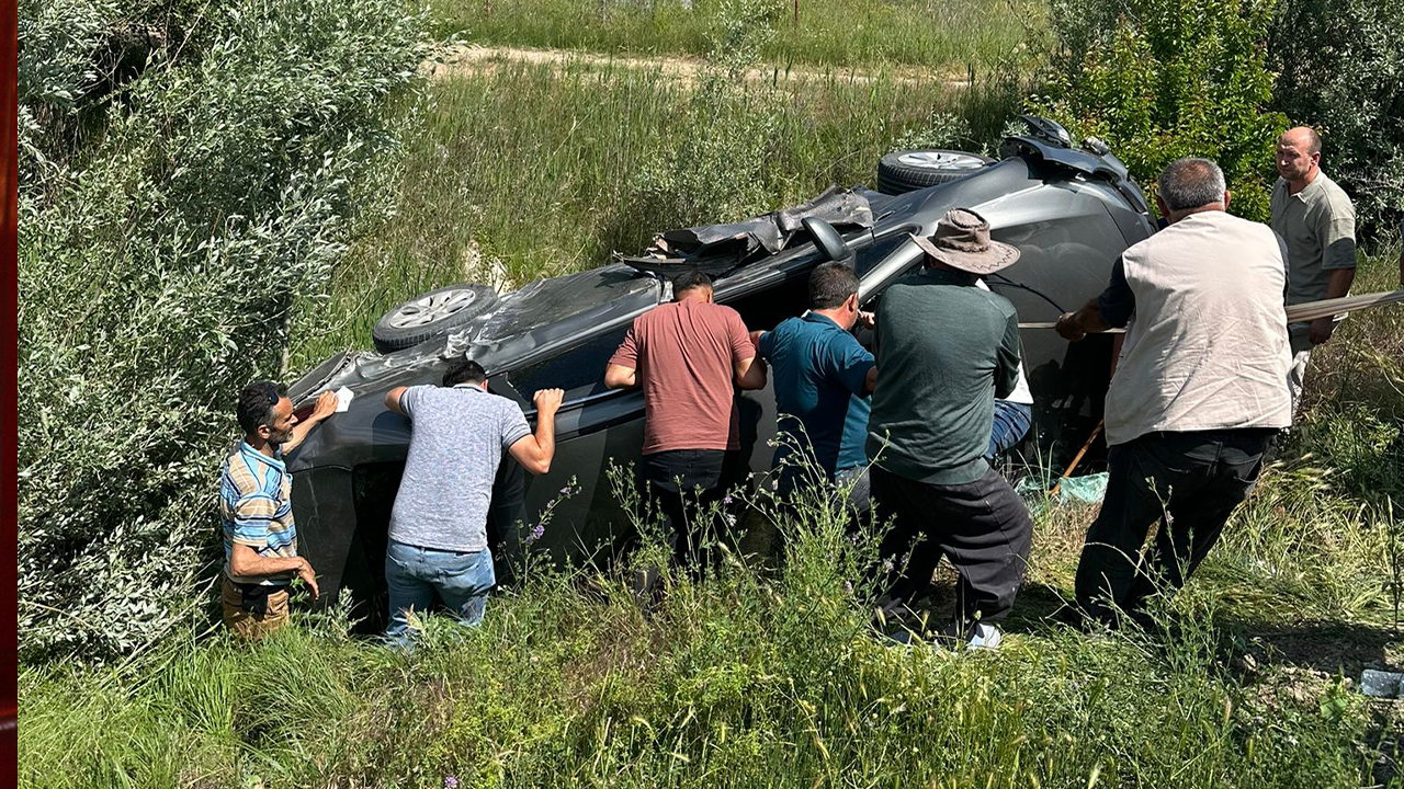 Yozgat Topçu Köyü Yolunda Kaza: 3 Kişi Yaralandı