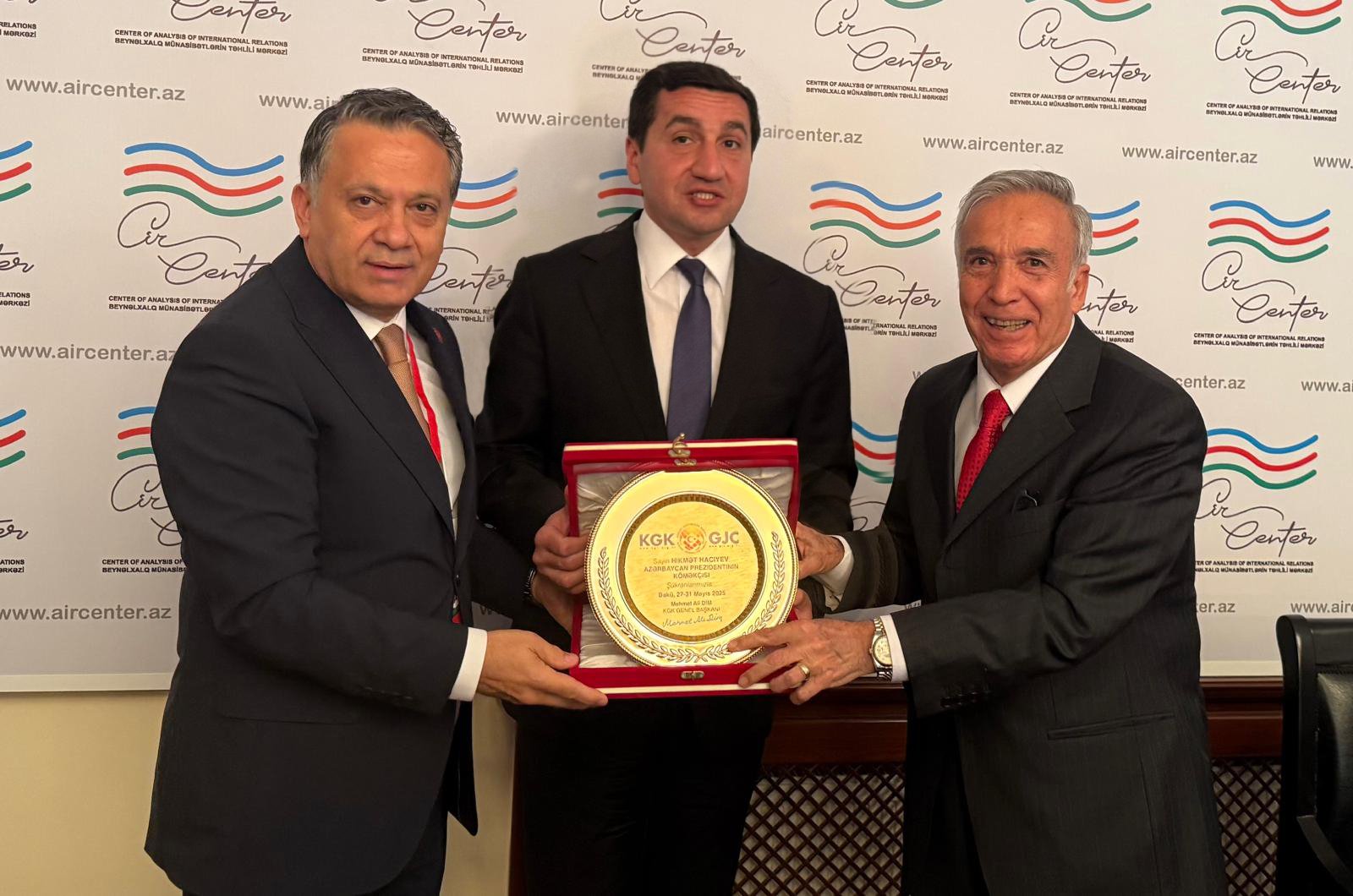 Bakü’de Diplomasi Rüzgarı: Hacıyev Gazetecilerle Buluştu