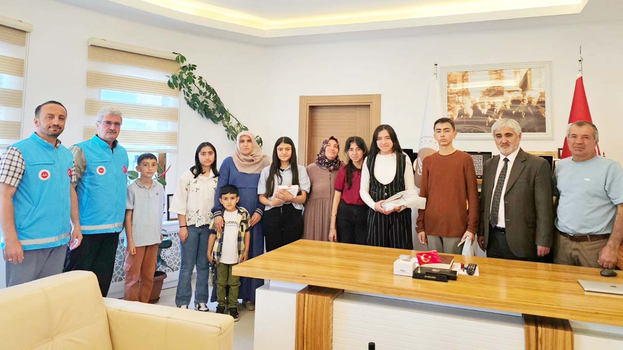 Dini Bilgi Yarışmasında Büyük Başarı: Yozgatlı Öğrenciler Ödüllerini Aldı!