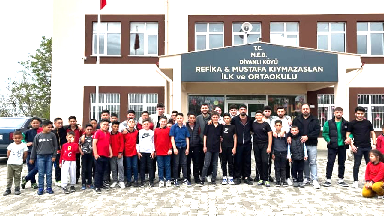 Yozgatlı Kuaförler Minik Yüreklerin Mutluluğunu Paylaştı